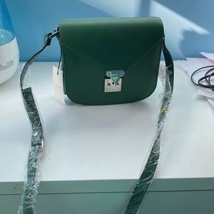 New green side purse